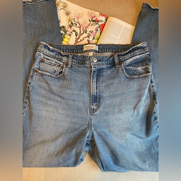 Abercrombie & Fitch 90’s Curve Love Slim Straight Ultra High Rise Size 33/16L - Picture 8 of 14
